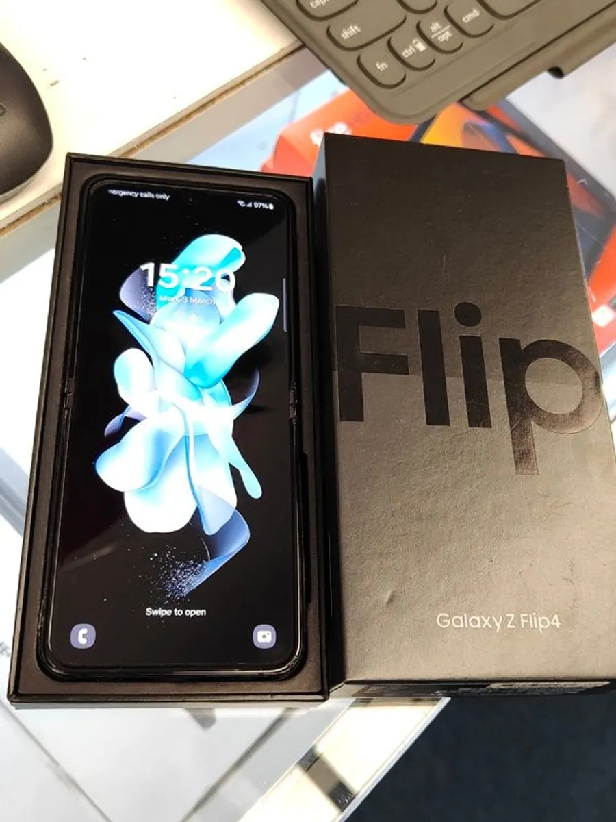 Samsung Galaxy Z-Flip 4 128GB Dual Sim Unlocked (Like New) - Image 1