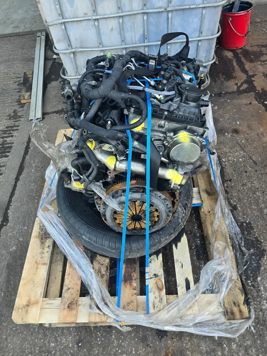Land Rover Defender Engine 2.2 - Image 1