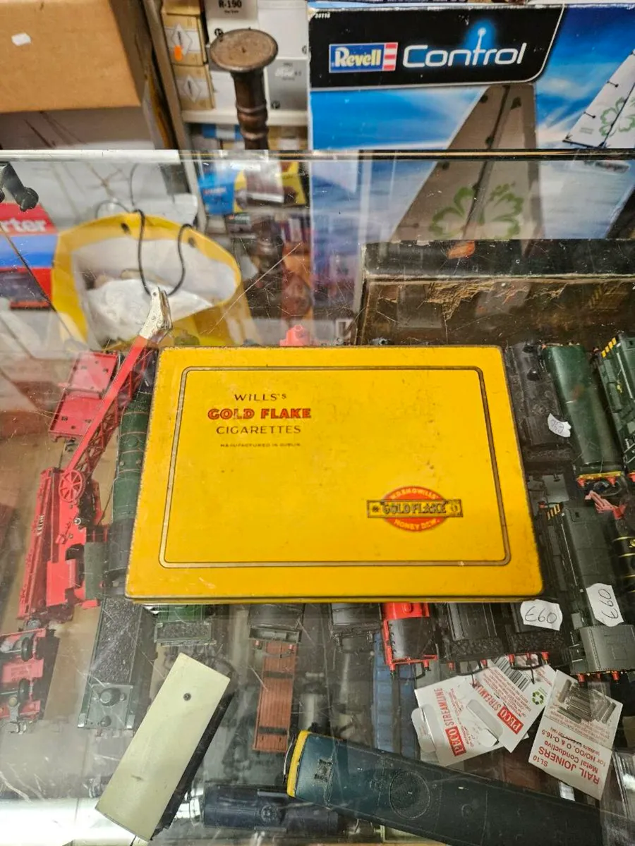 Vintage Gold Flake Tin - Image 1