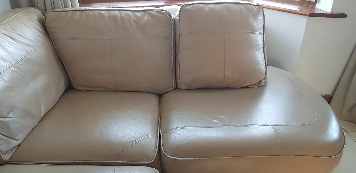 Sofa with 4 Matching Cushions - Image 2