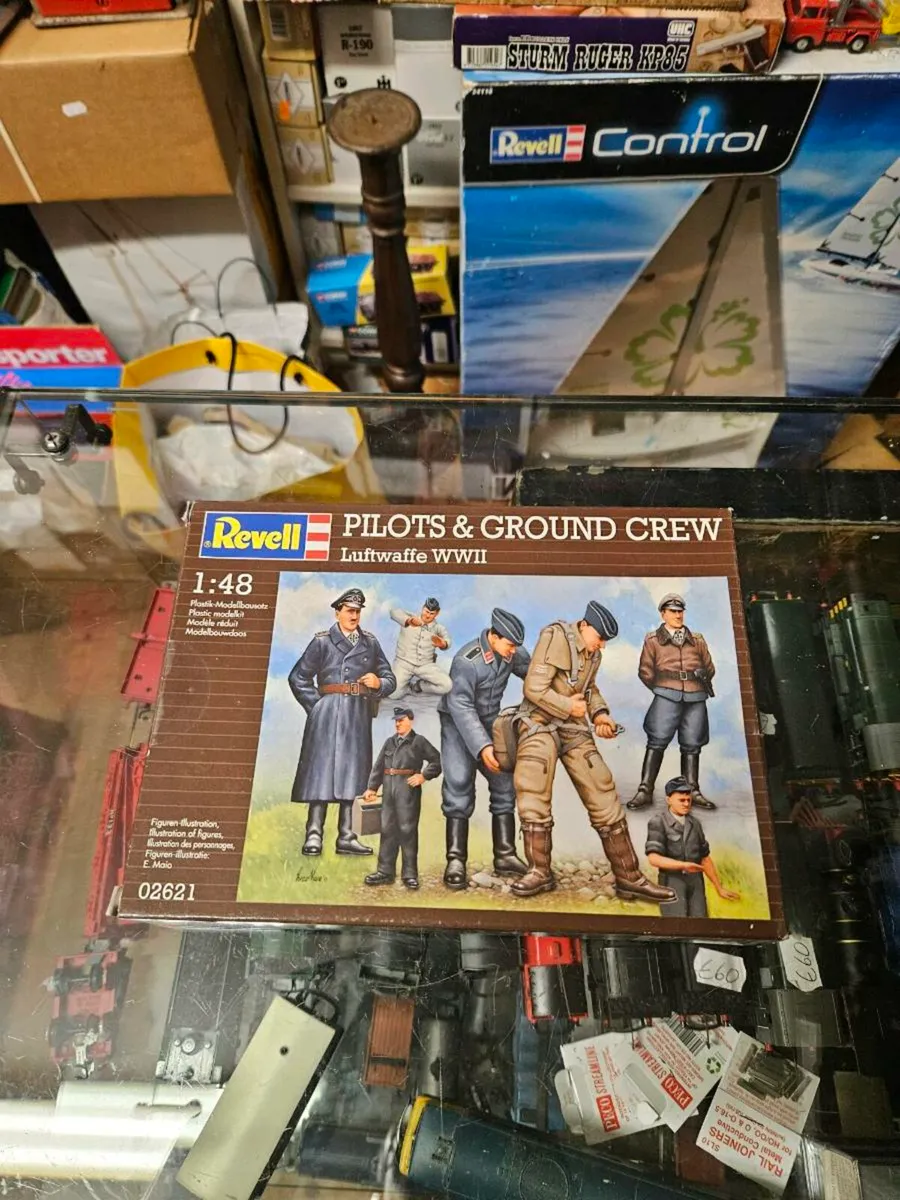 Airfix Revell German WW2 Luftwafde Personel 1.48 - Image 1