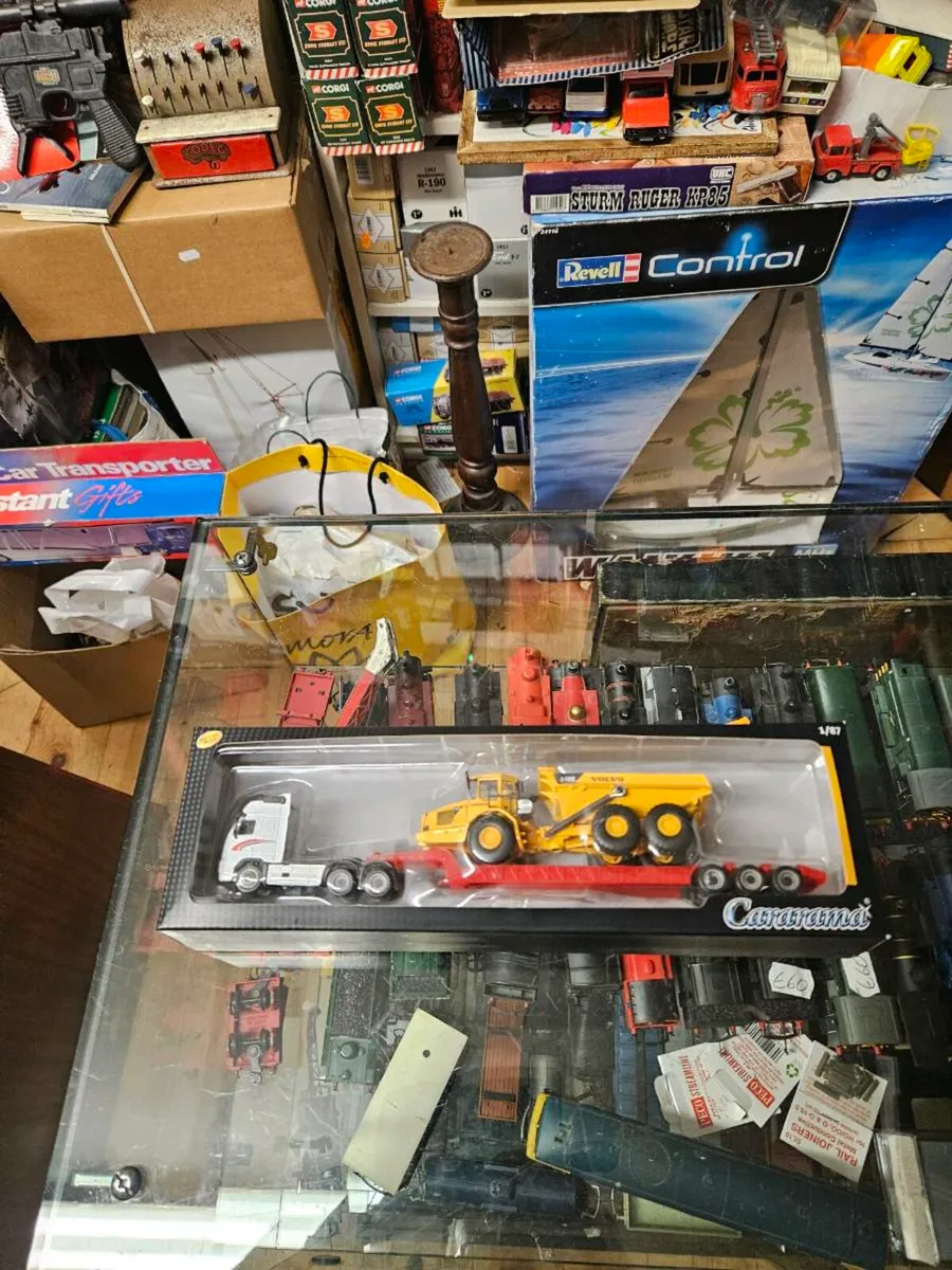 Corgi Caramara Truck with Trailer and Load - Image 1