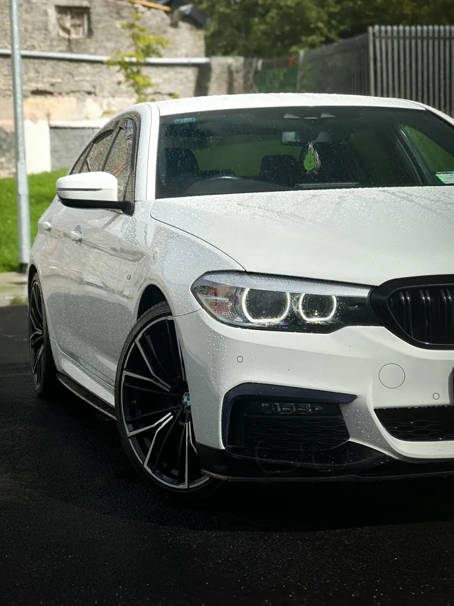 BMW 5-Series 2019 - Image 2