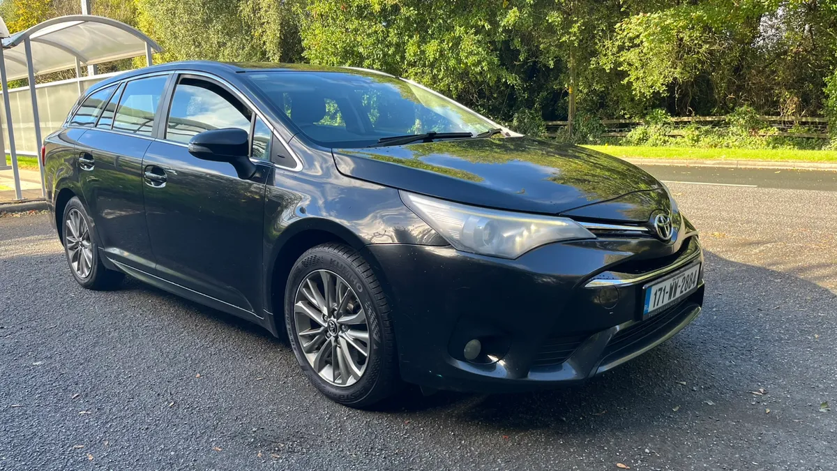 Toyota Avensis Estate D4D black metallic - Image 1