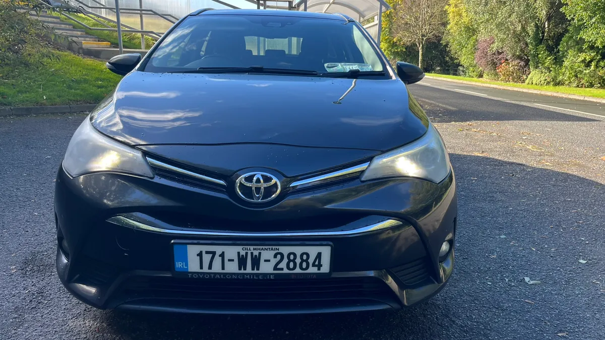 Toyota Avensis Estate D4D black metallic - Image 2