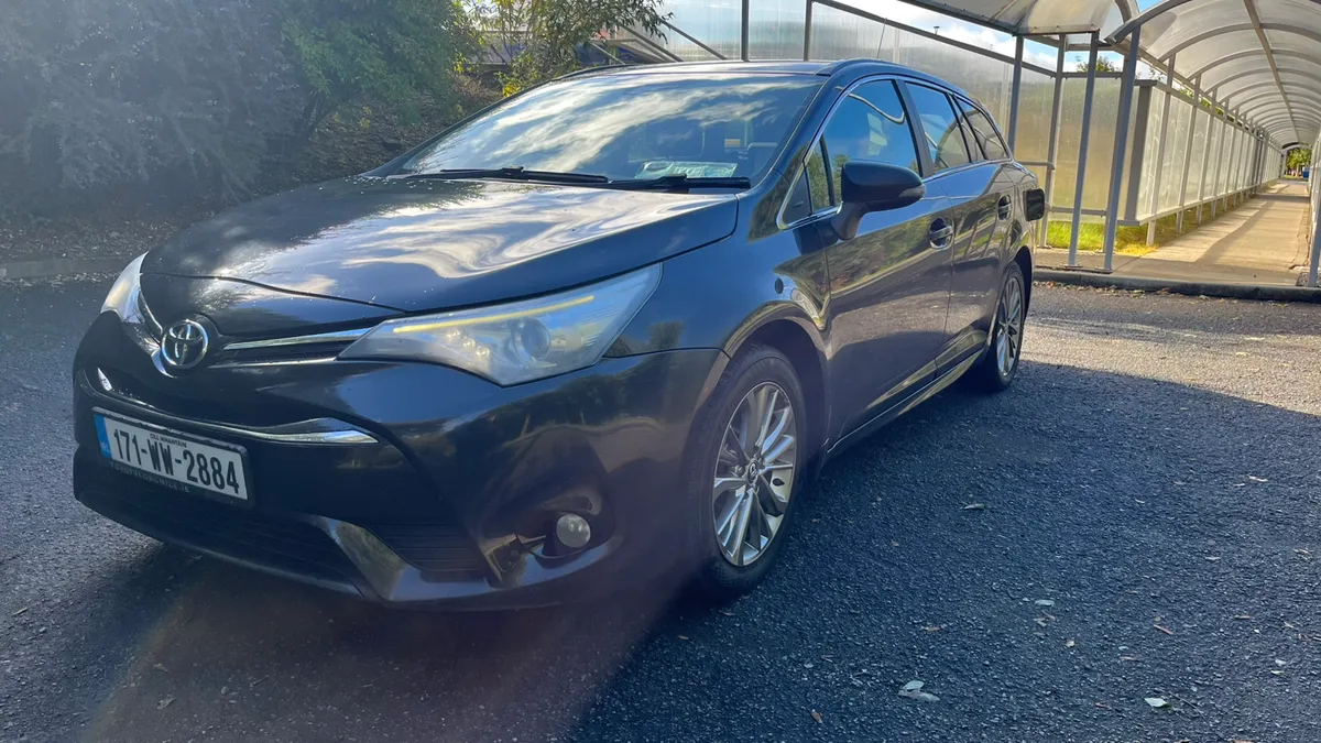 Toyota Avensis Estate D4D black metallic - Image 3