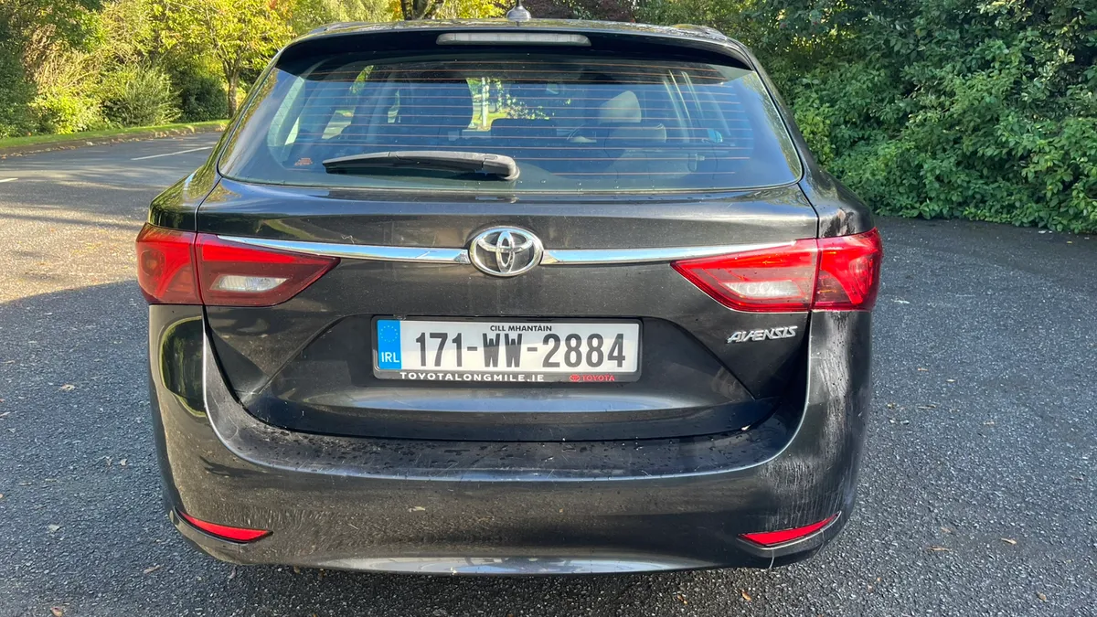 Toyota Avensis Estate D4D black metallic - Image 4