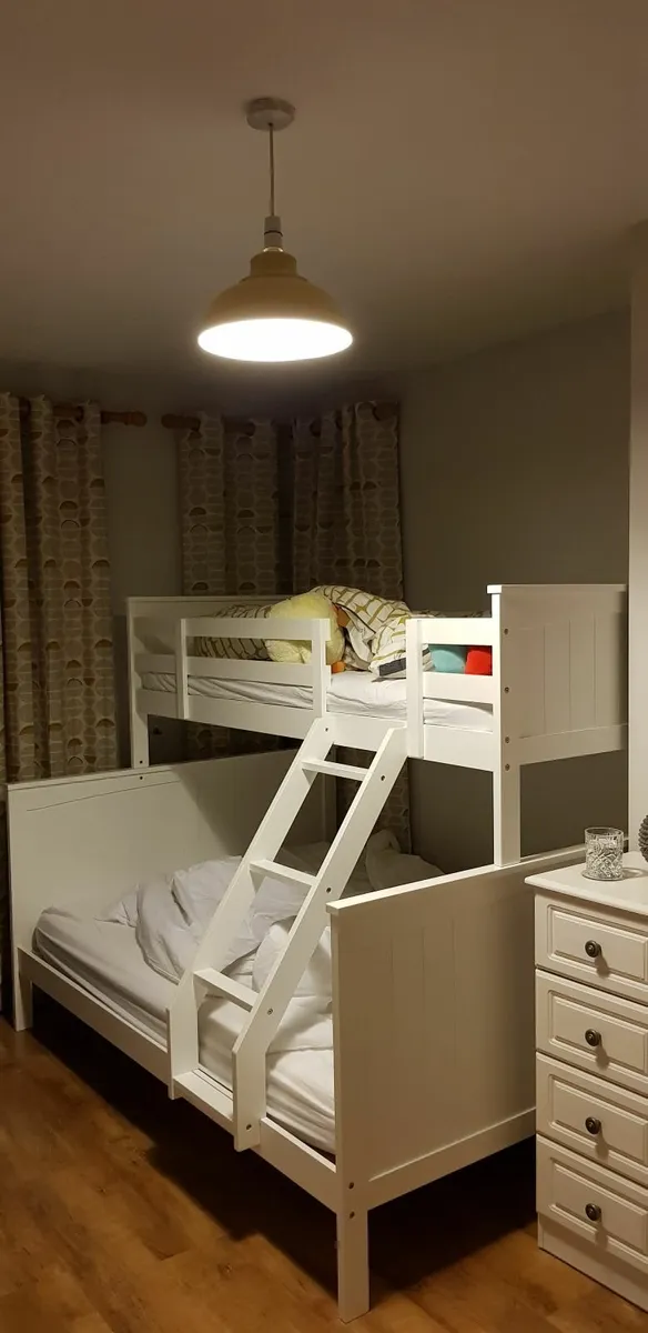 Bunk bed + mattresses