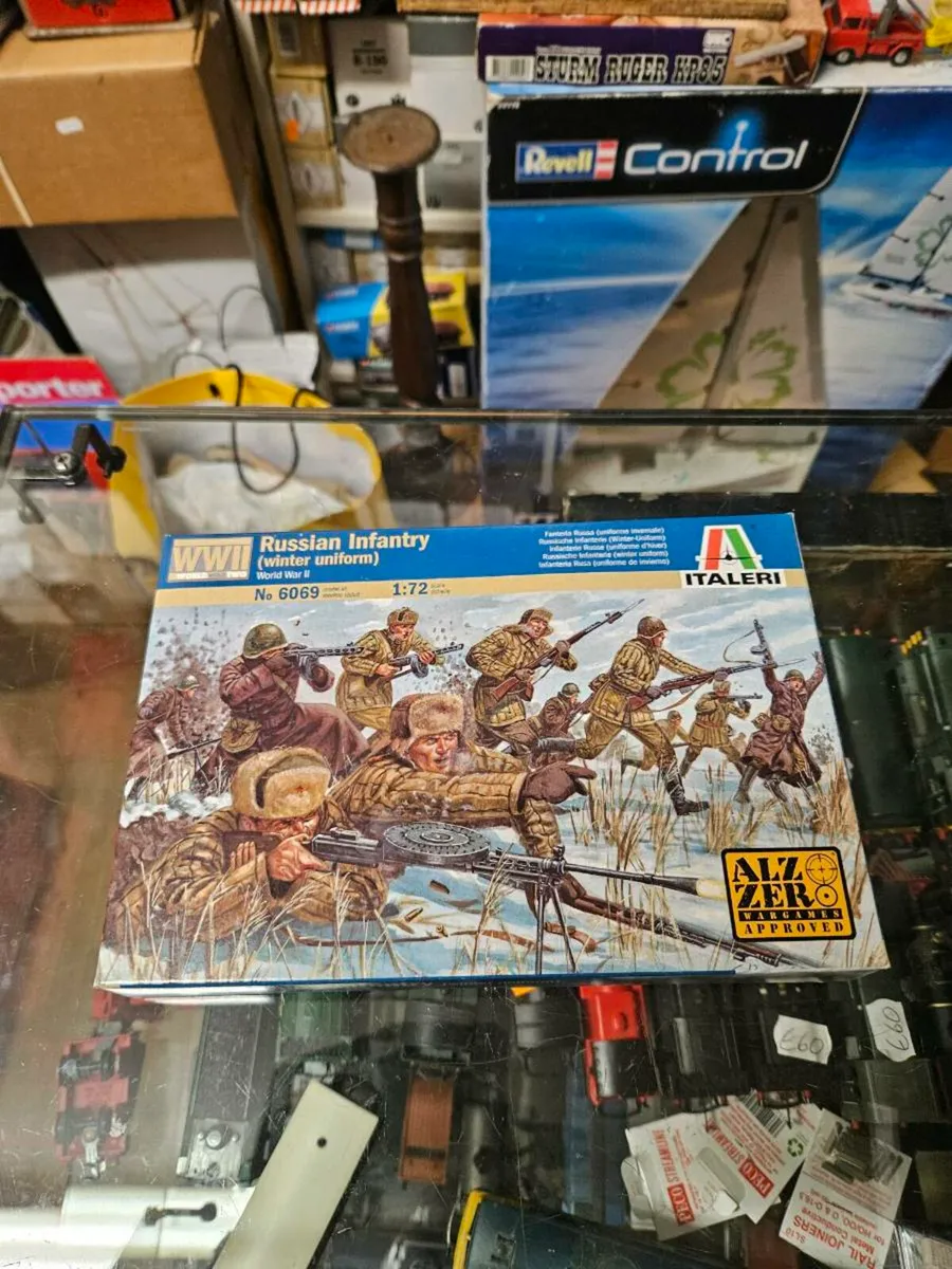 Airfix Italeri Russian WW2 Soldiers - Image 1