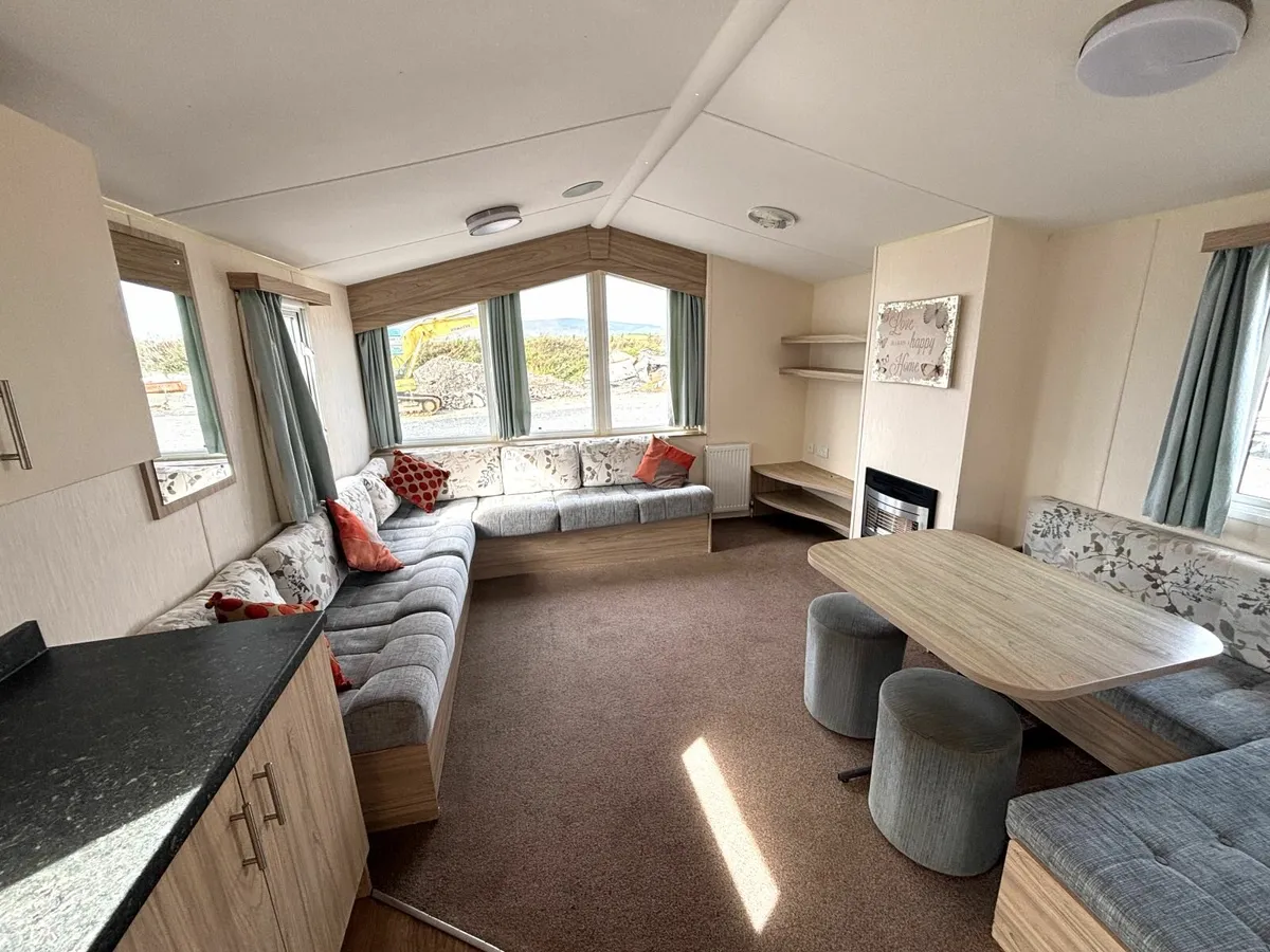 38x12 Willerby 3 Bed, D/G & C/H. Free Delivery. - Image 2