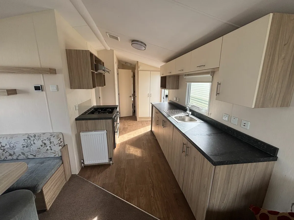 38x12 Willerby 3 Bed, D/G & C/H. Free Delivery. - Image 4