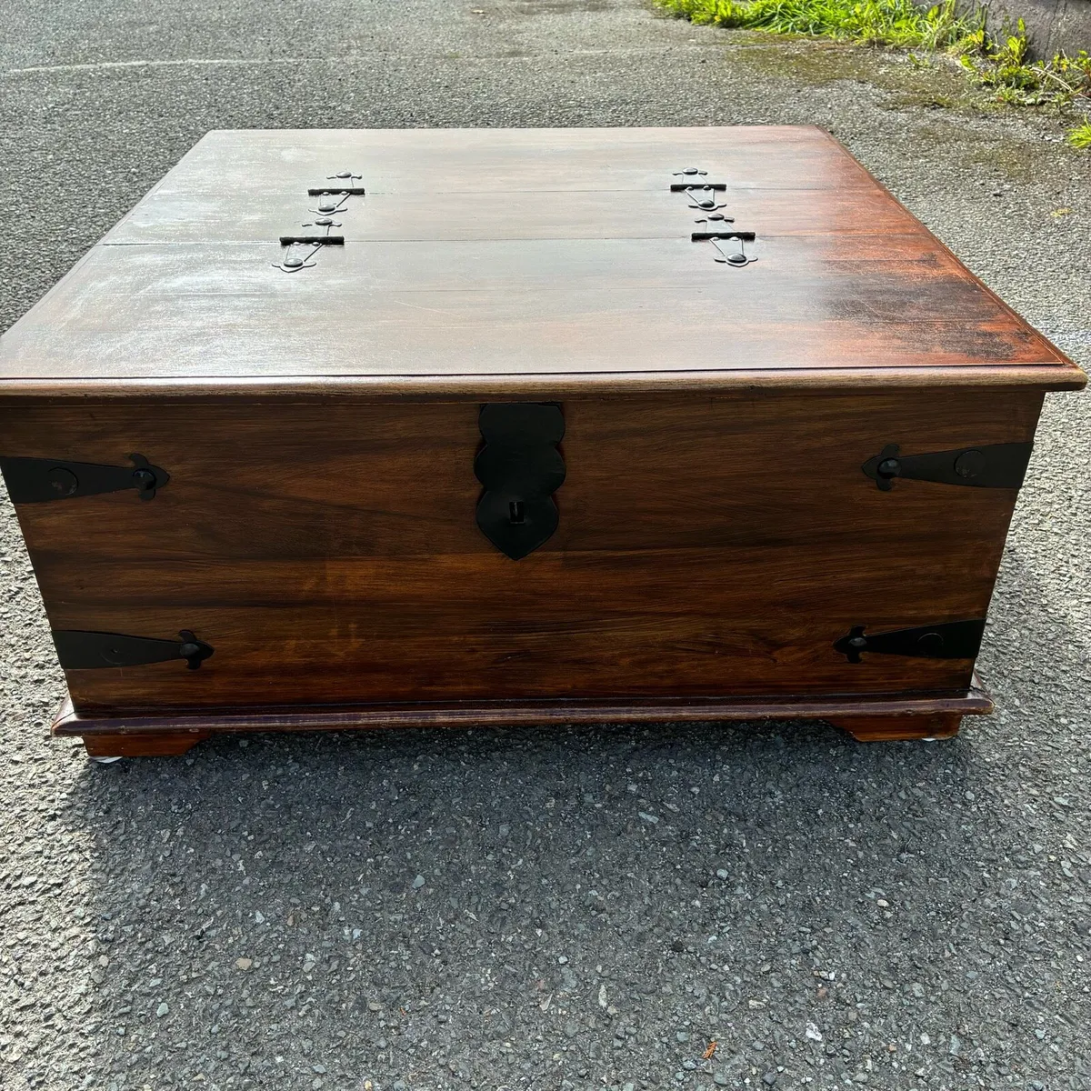 Beautiful storage Chest / Coffee Table - Image 1