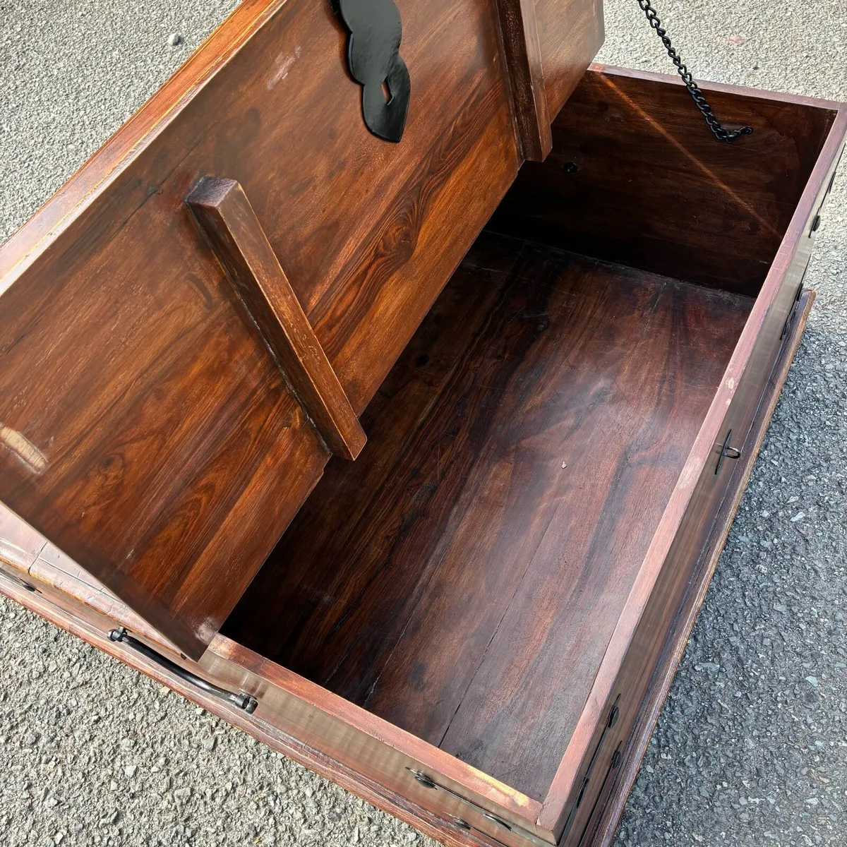 Beautiful storage Chest / Coffee Table - Image 3