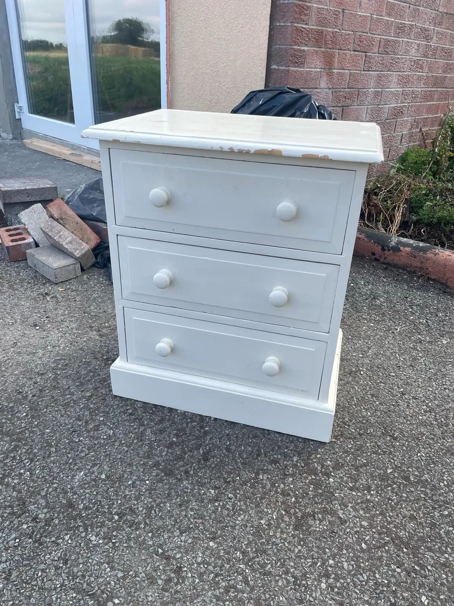 Bedside table / chest of drawer - Image 1