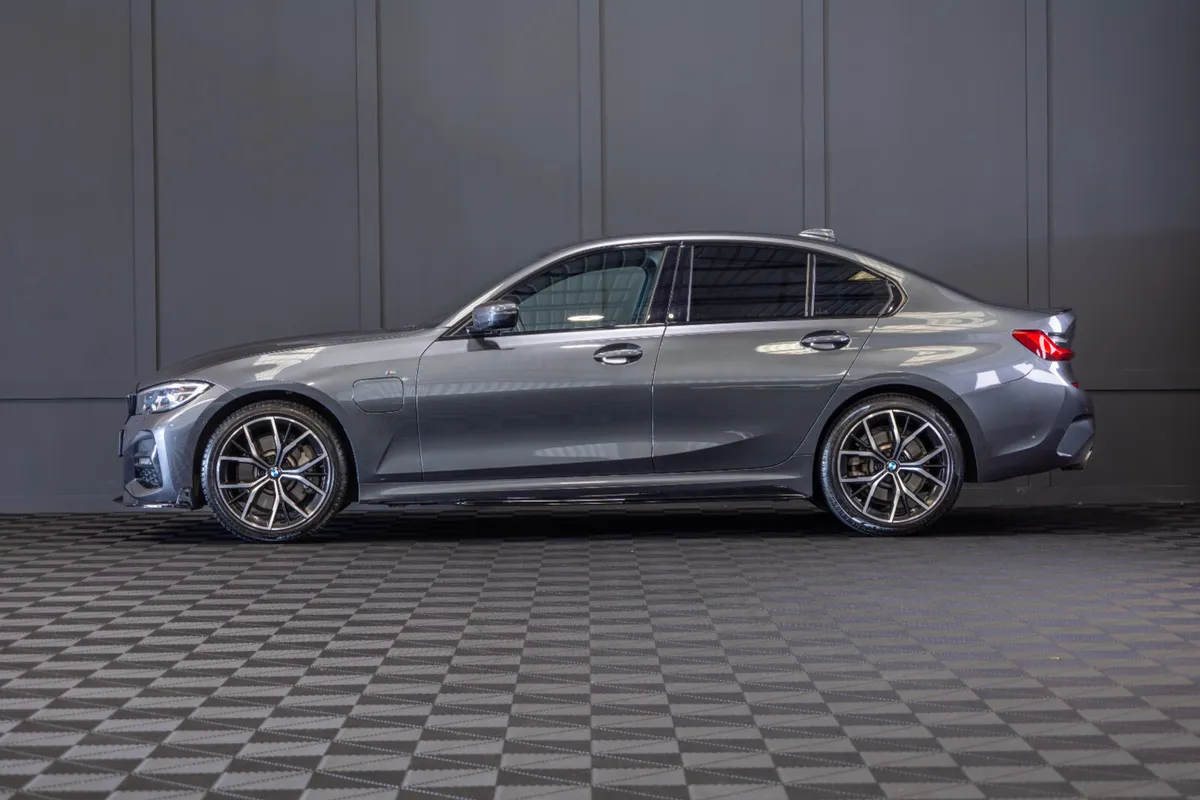 2021 BMW 3-Series 330e M-Sport - Image 3