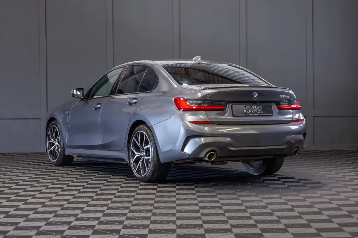2021 BMW 3-Series 330e M-Sport - Image 4
