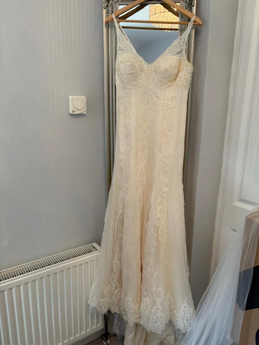 Wedding dress - Image 3
