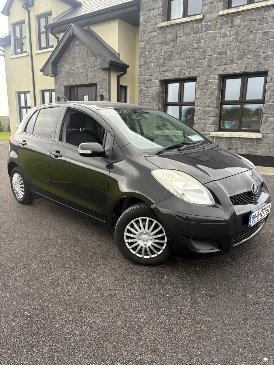 Toyota Vitz 2009 - Image 1