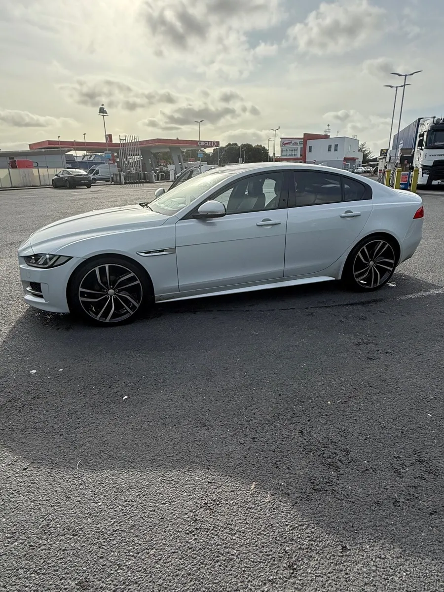 Jaguar XE 2015 - Image 4