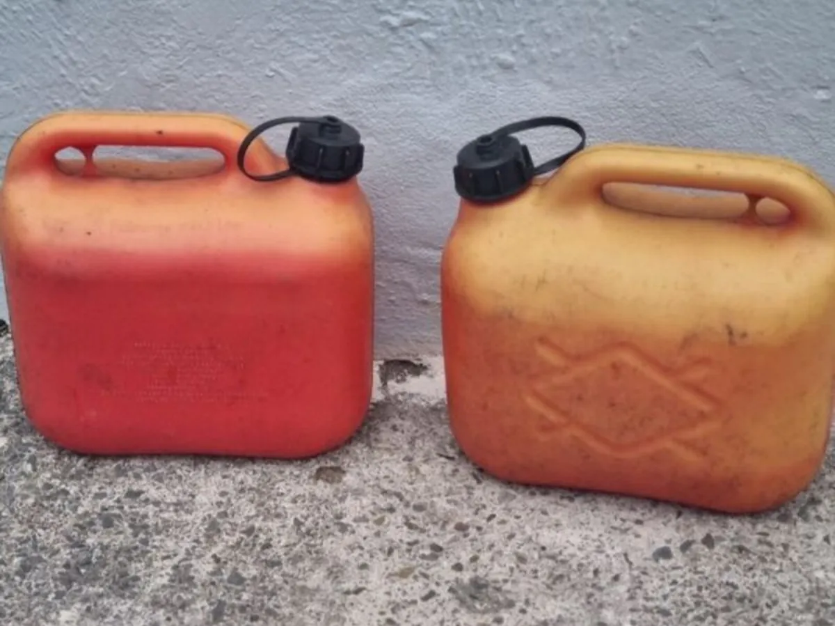 Petrol  ⛽️  cans