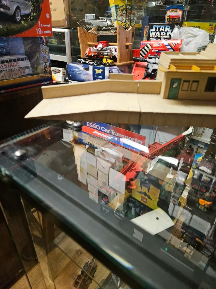Hornby Dublo OO Gauge Train Station - Image 3
