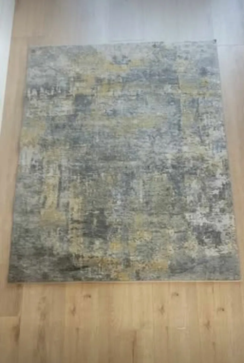 Curtains & 2 rugs - Image 3