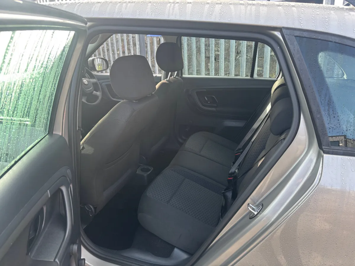 Skoda Fabia Automatic 1.2  2013 - Image 3