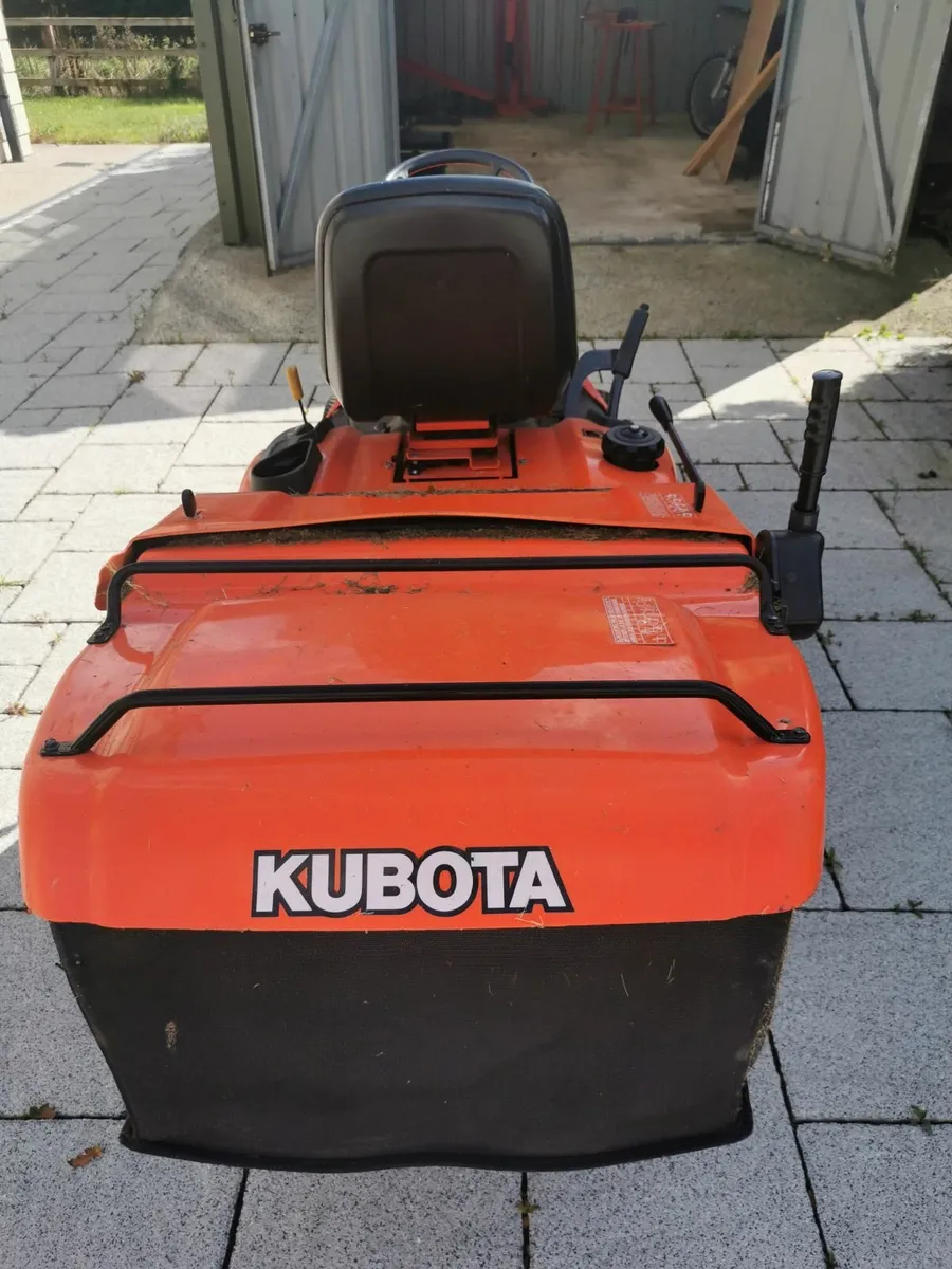 Kubota Lawnmower and Lawnmower trailer - Image 3