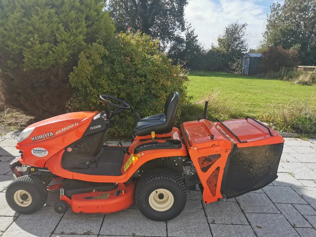 Kubota Lawnmower and Lawnmower trailer - Image 2