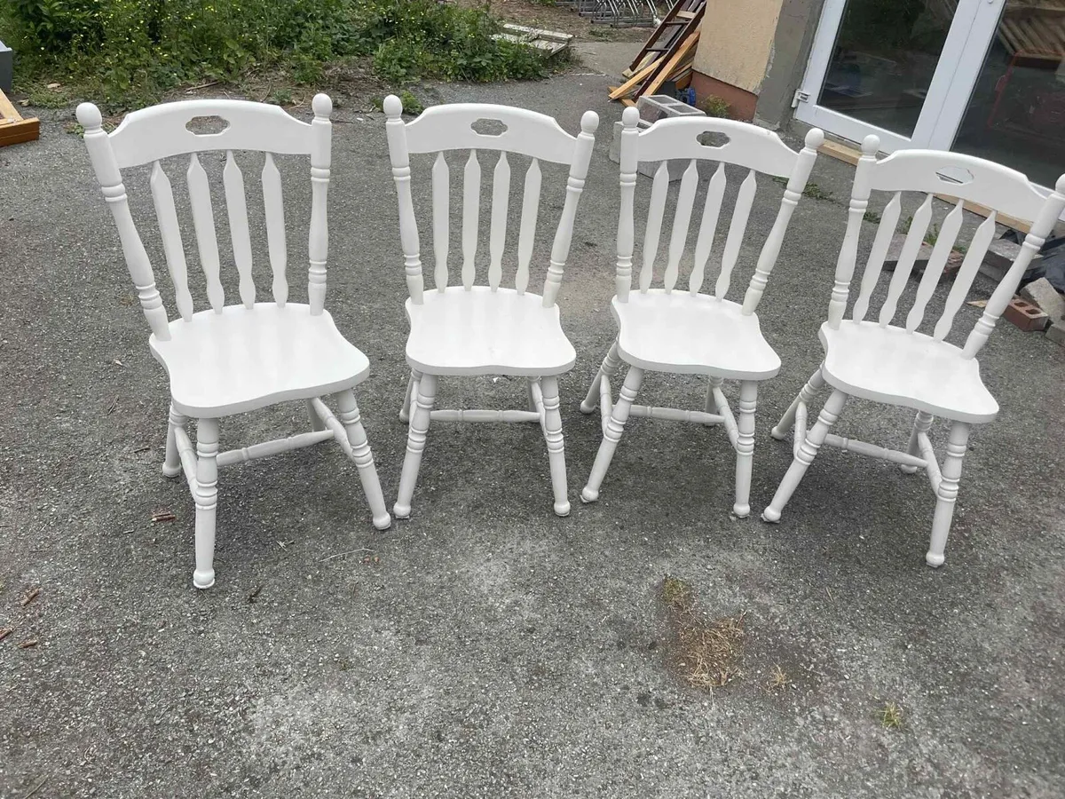White wooden kitchen chairs x4 - Image 1