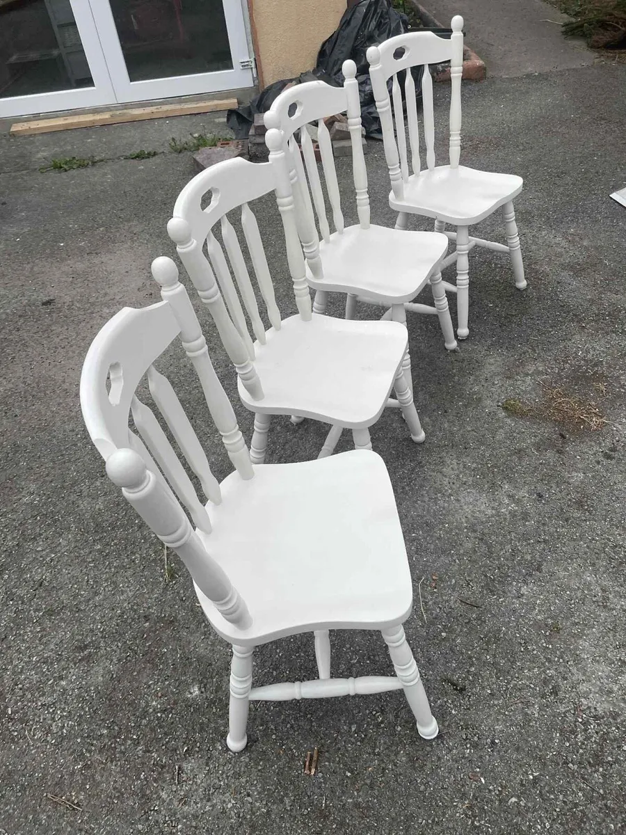 White wooden kitchen chairs x4 - Image 3