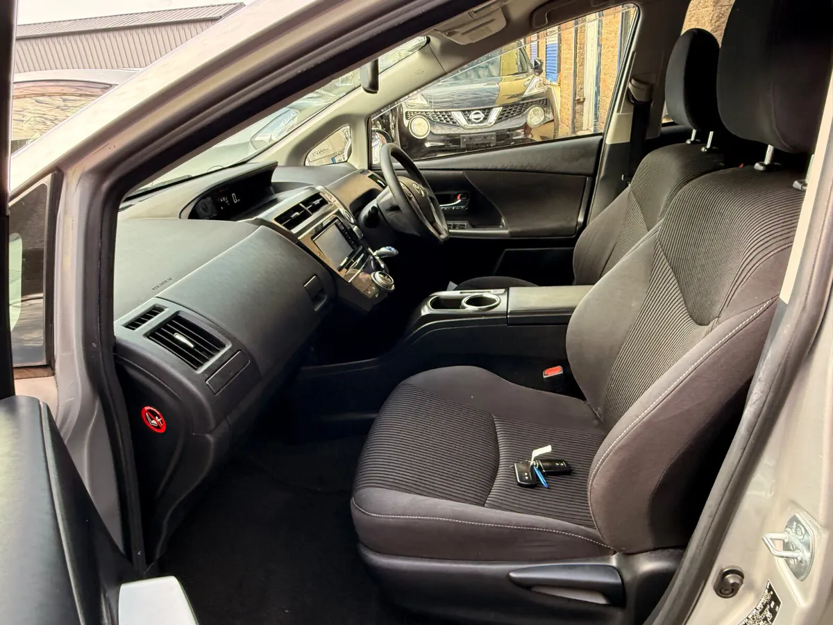 Toyota  Prius Alfa 2017  Automatic  7 seater - Image 4