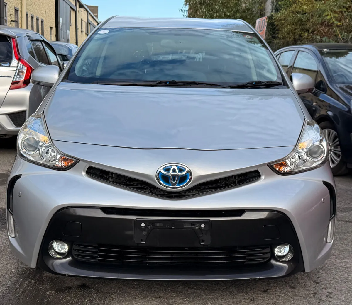 Toyota  Prius Alfa 2017  Automatic  7 seater - Image 3
