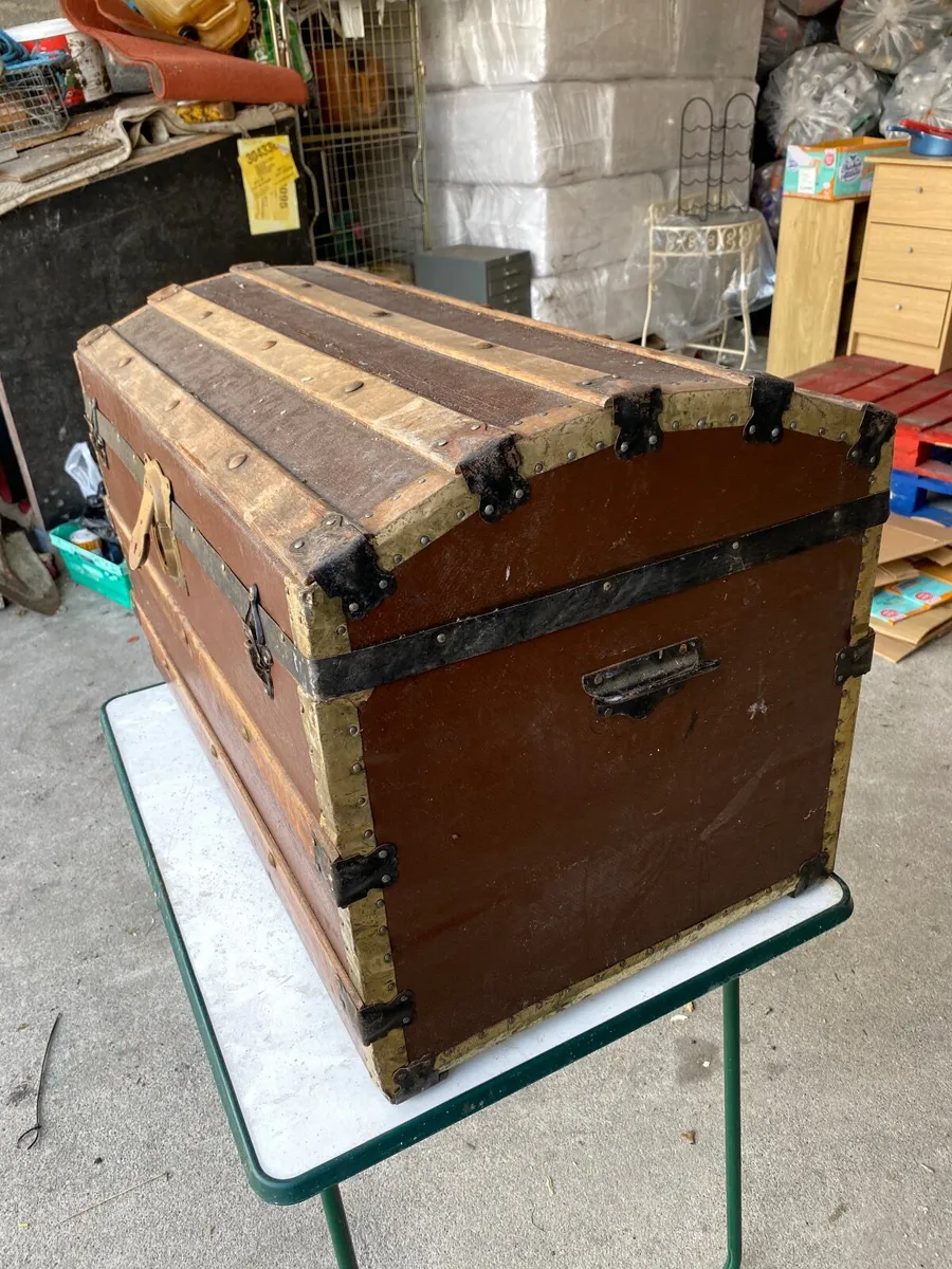 Antique steamer trunk - Image 2