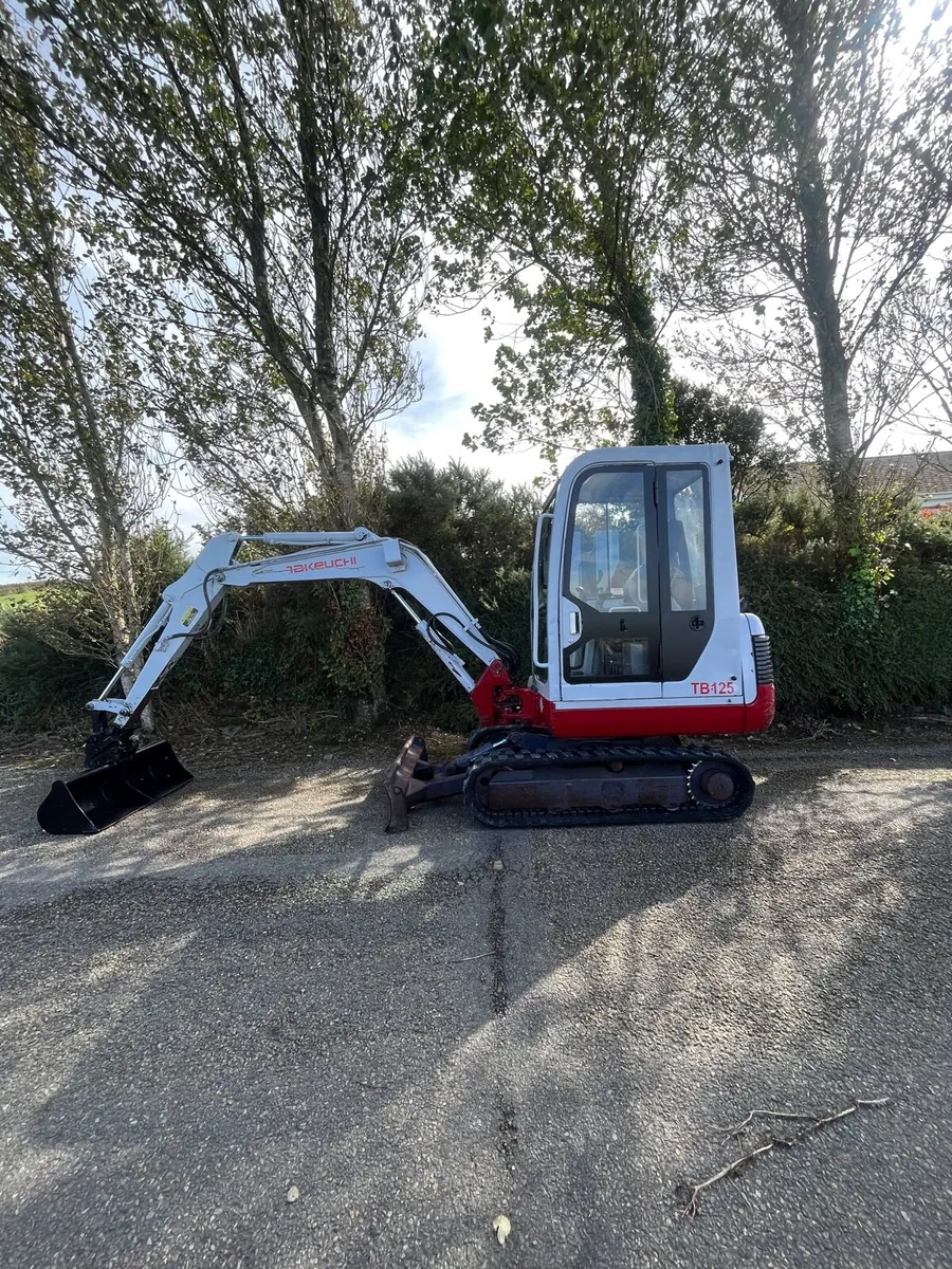 2.8 tonn Takeuchi digger - Image 1