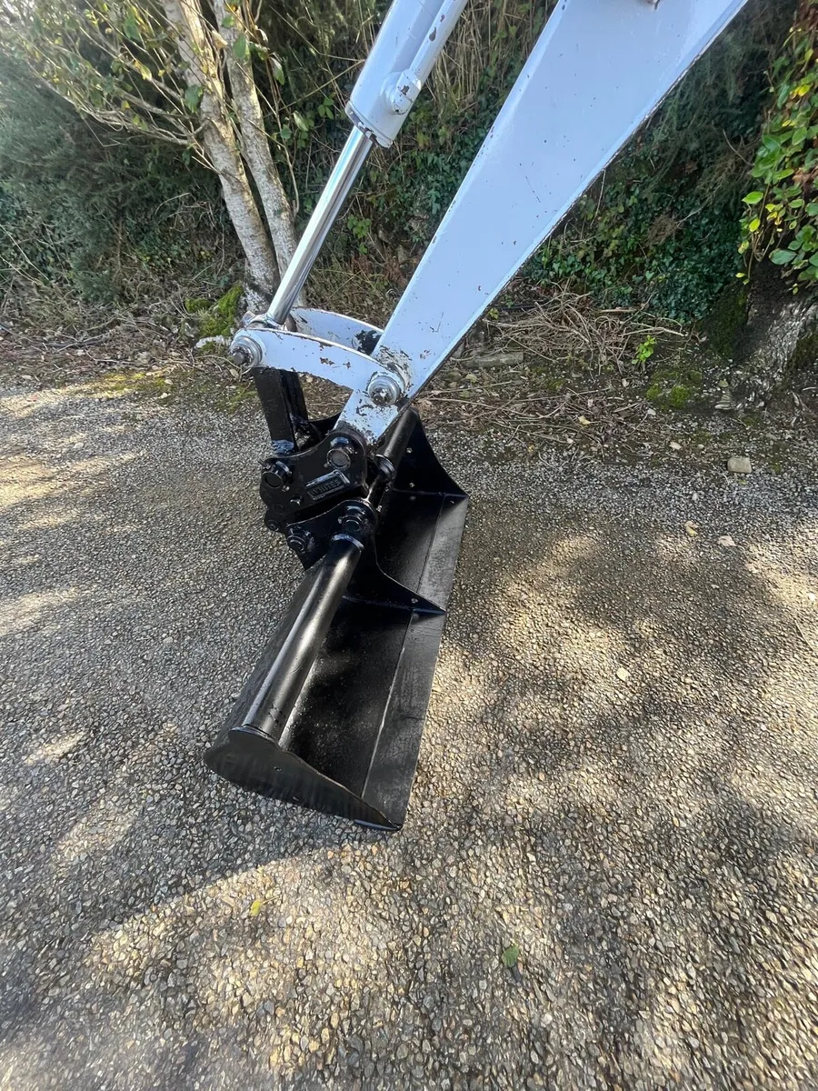 2.8 tonn Takeuchi digger - Image 4