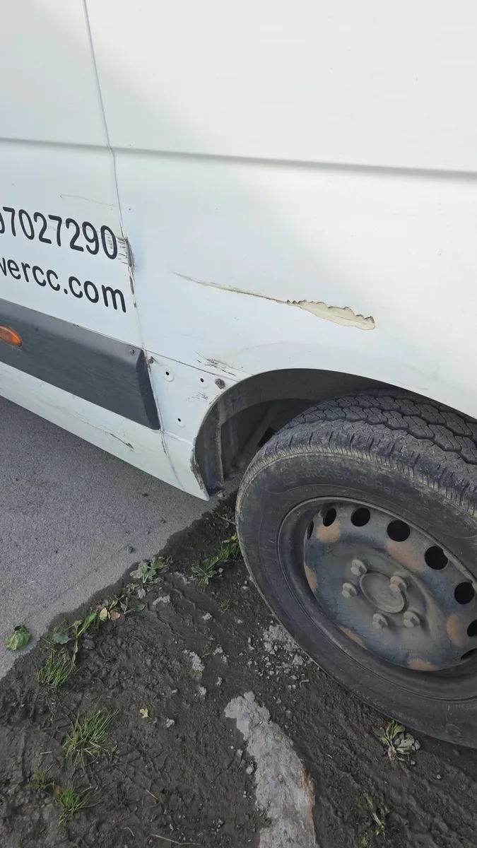 Nissan NV400 2015 - Image 2
