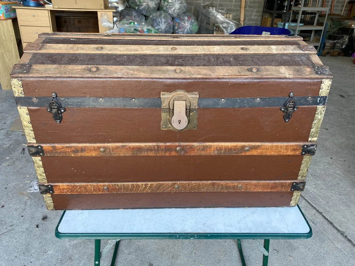 Antique steamer trunk - Image 1