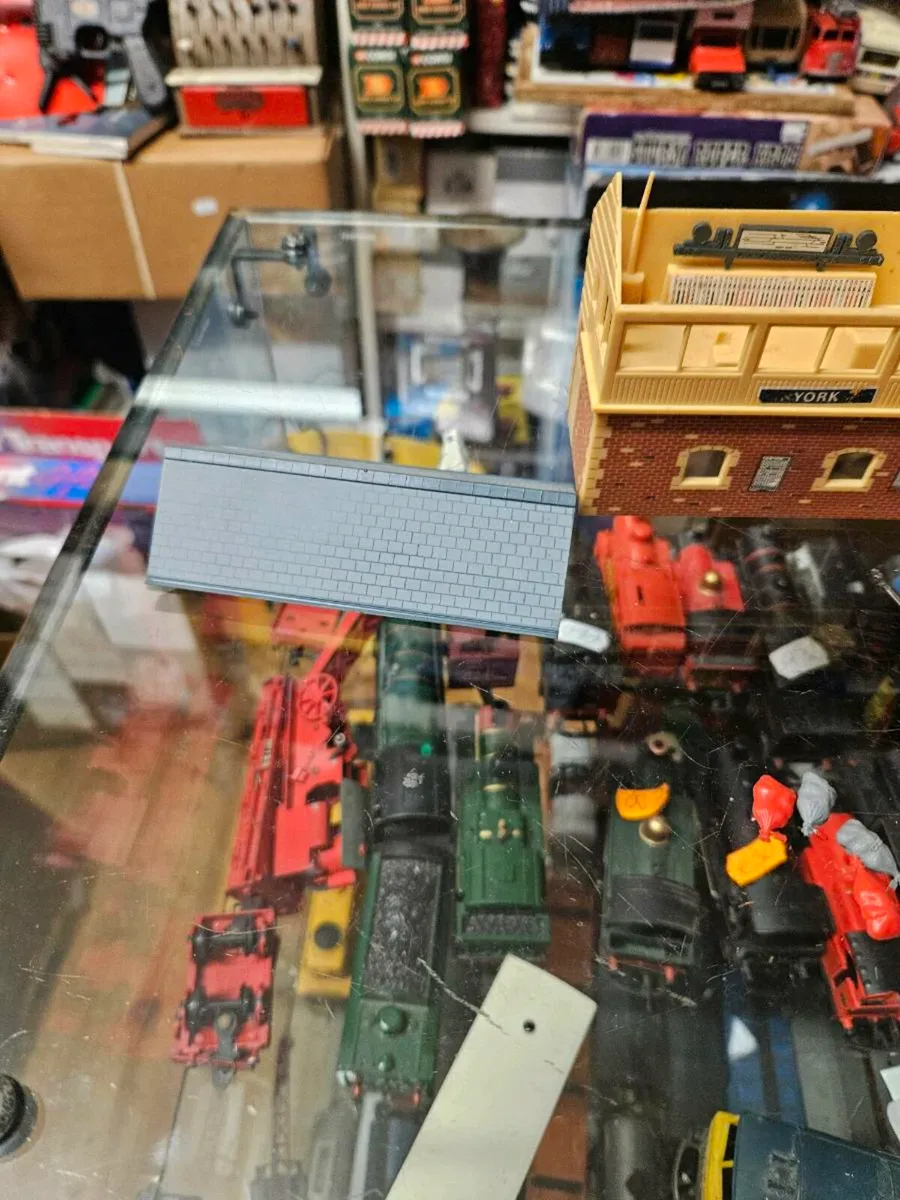 Hornby OO Gauge Signal Box - Image 2