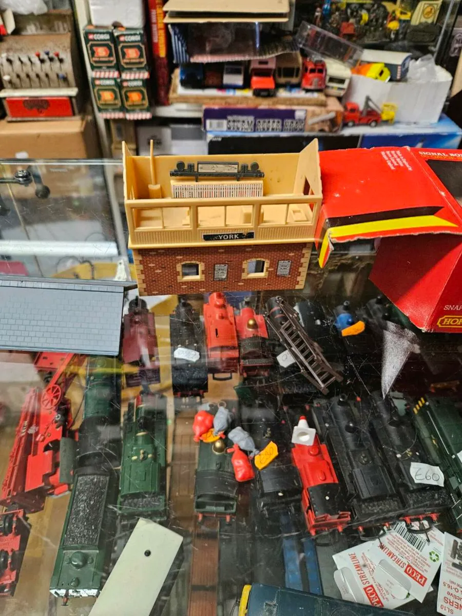 Hornby OO Gauge Signal Box - Image 4