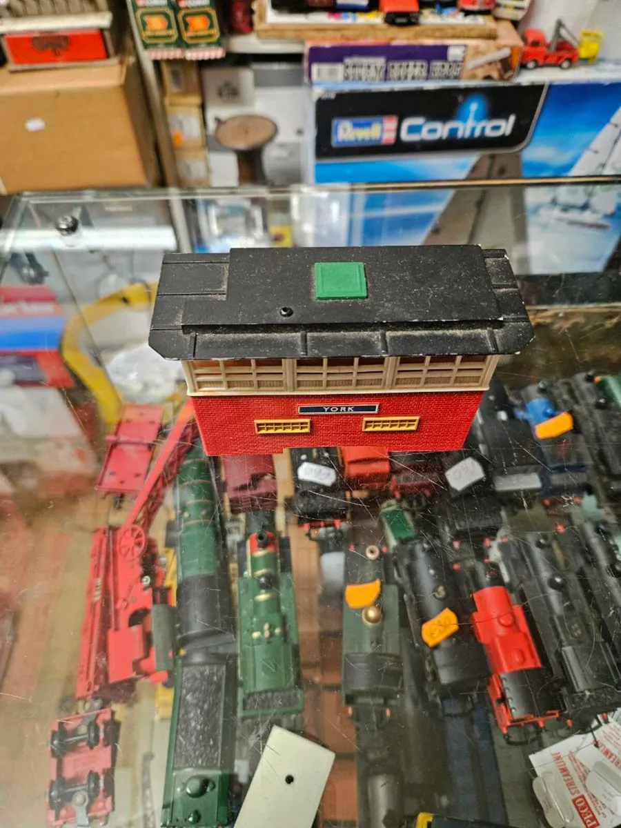 Hornby OO Gauge Signal Box - Image 2