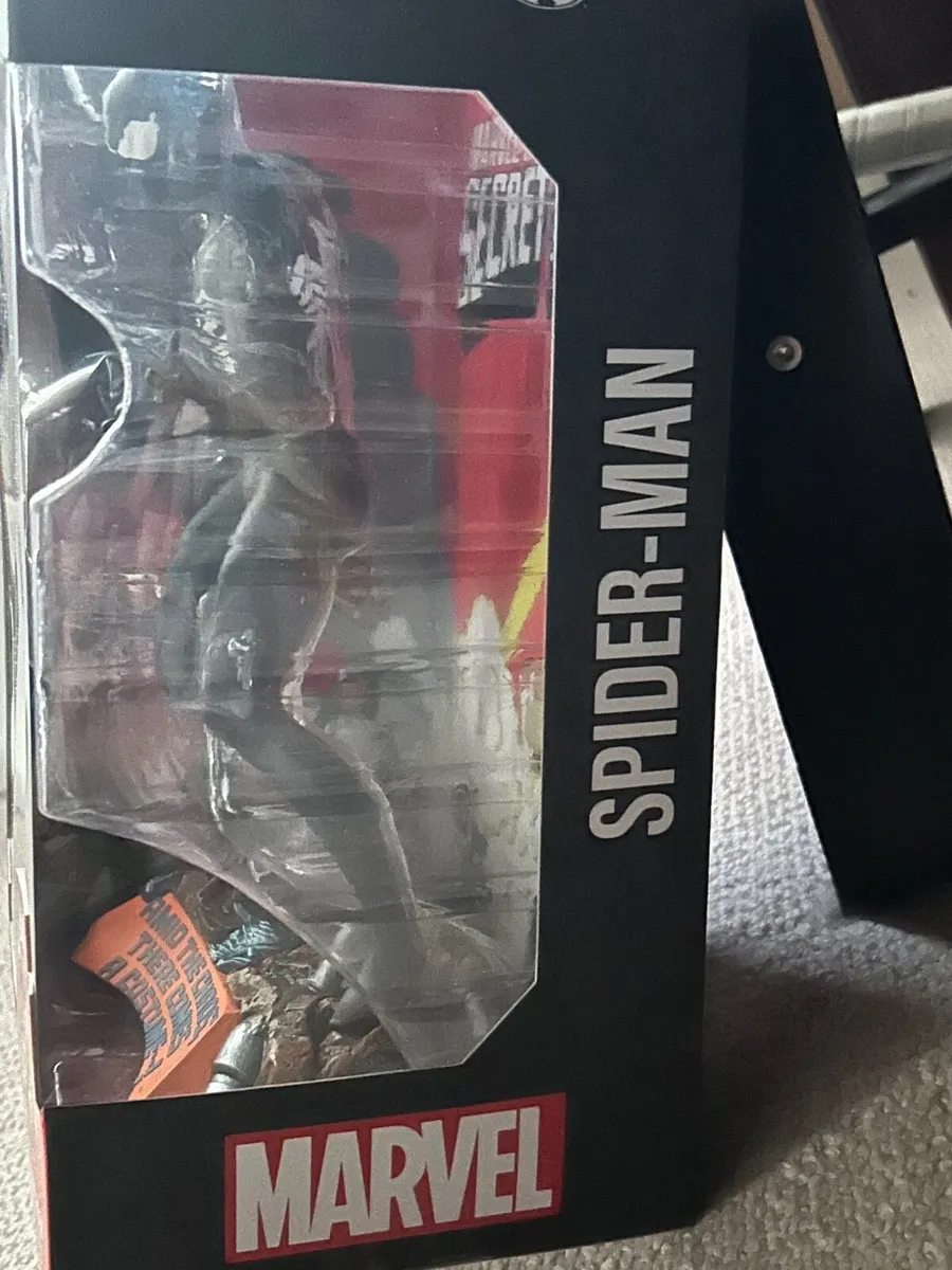 Spider-Man Statue - Image 2