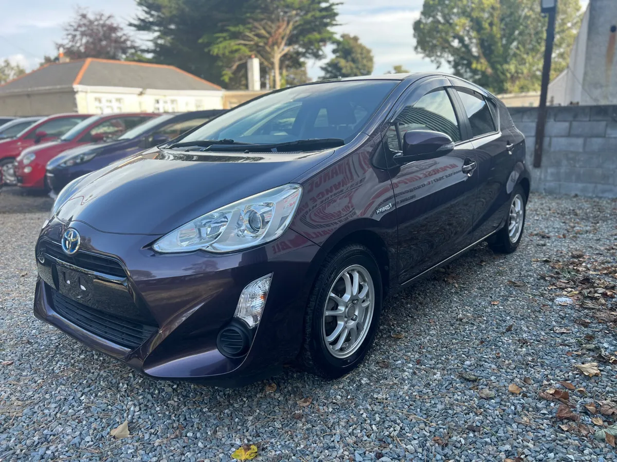Toyota Aqua **2016** - Image 3