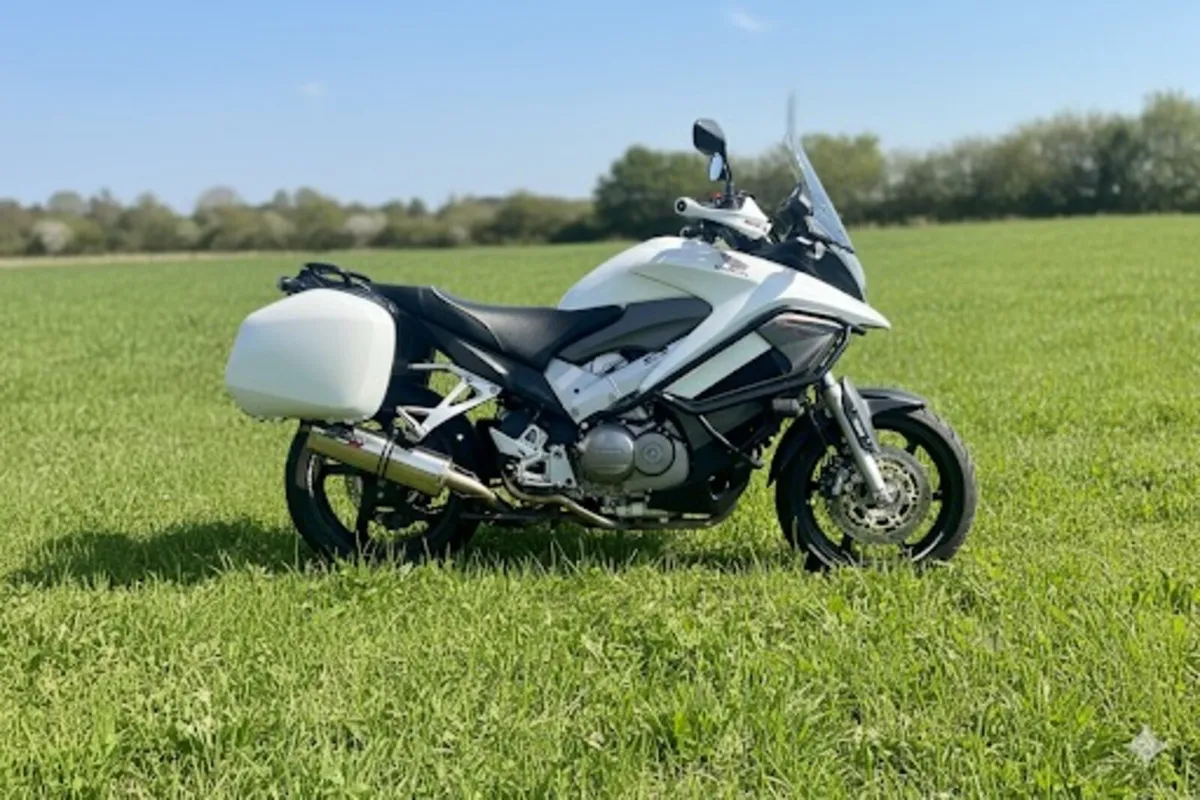 Honda vfr crossrunner 800X - Image 2