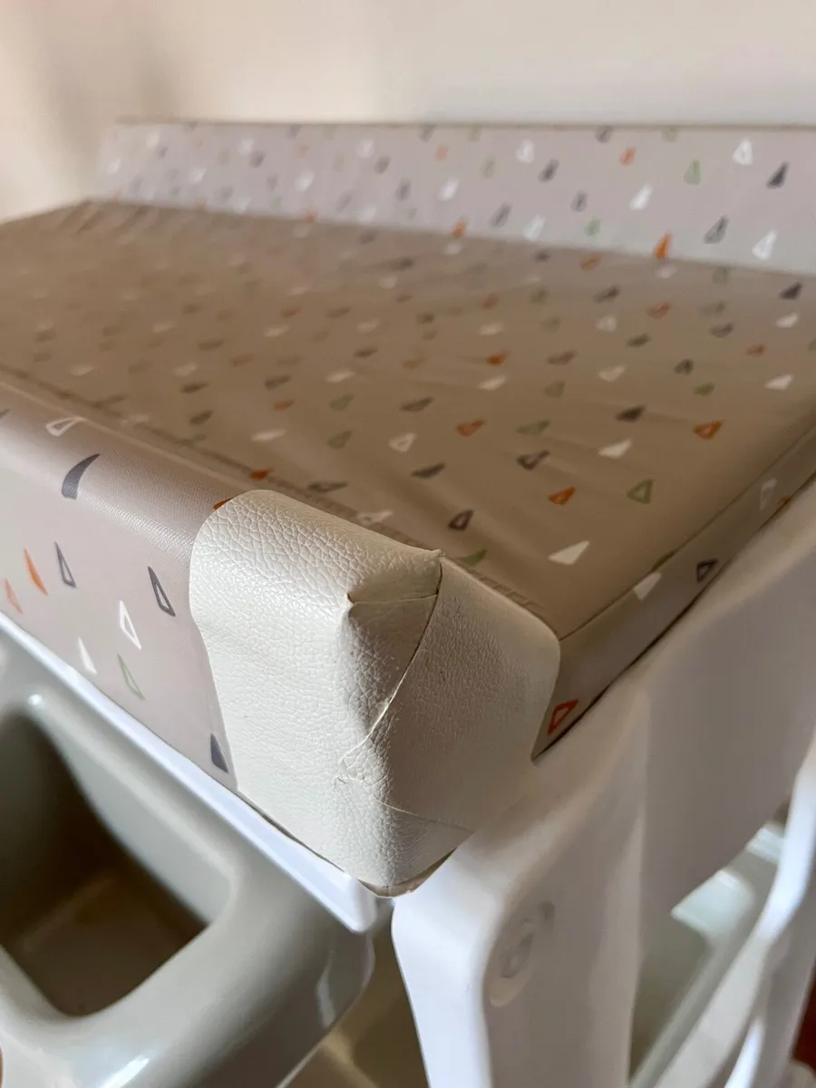 Baby changing table - Image 2