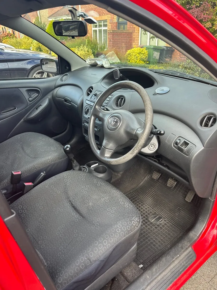 Toyota Yaris 2005 - Image 4