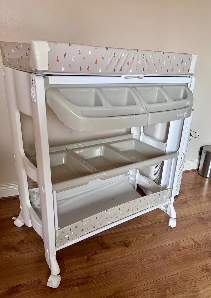 Baby changing table - Image 3
