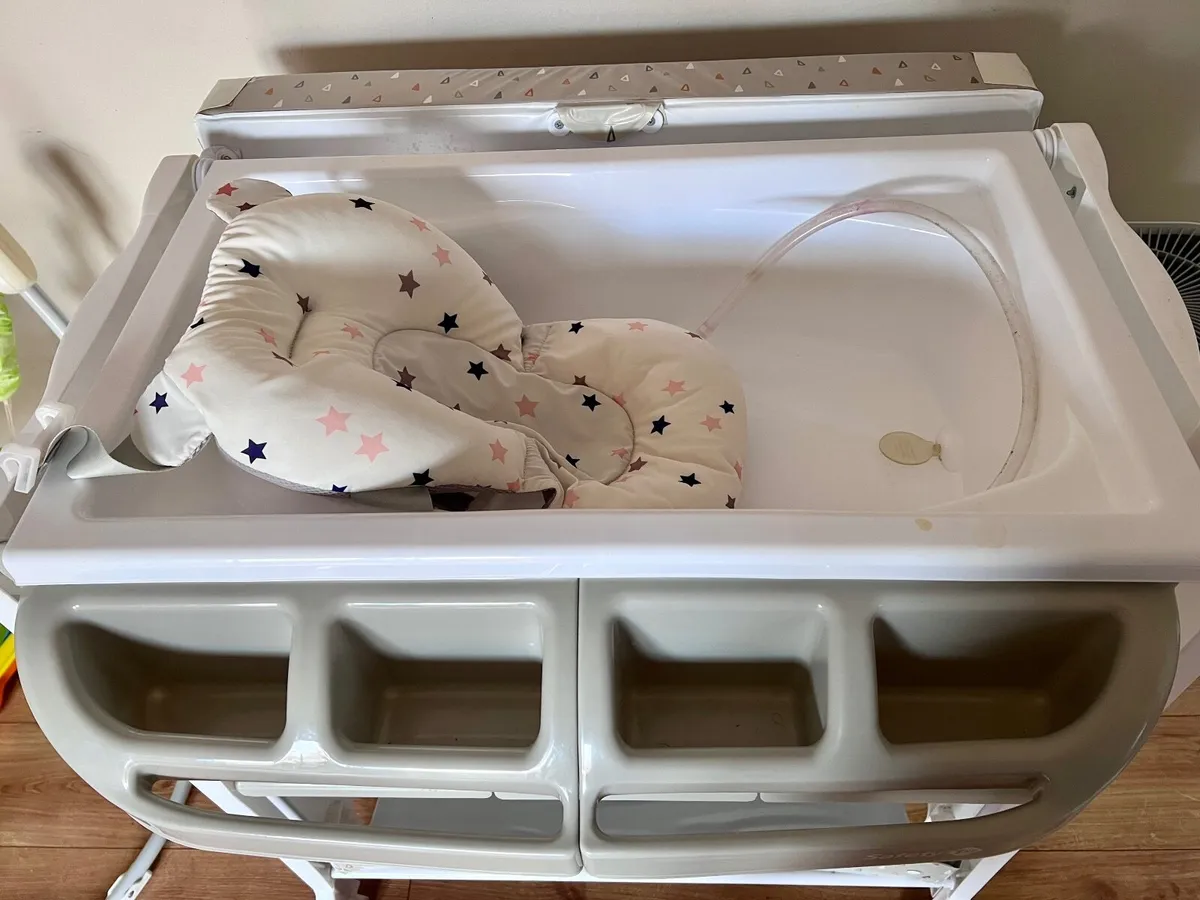 Baby changing table - Image 4