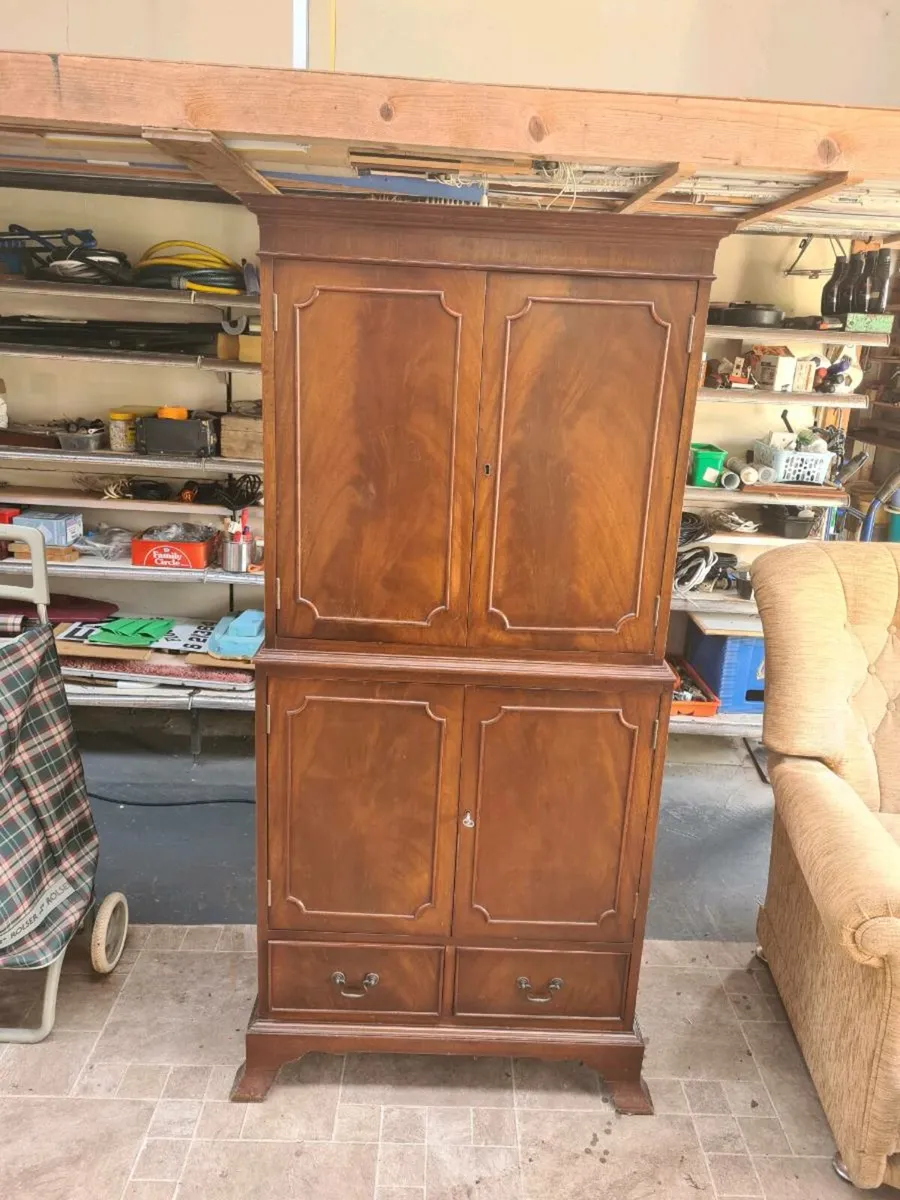 Cocktail cabinet - Image 1