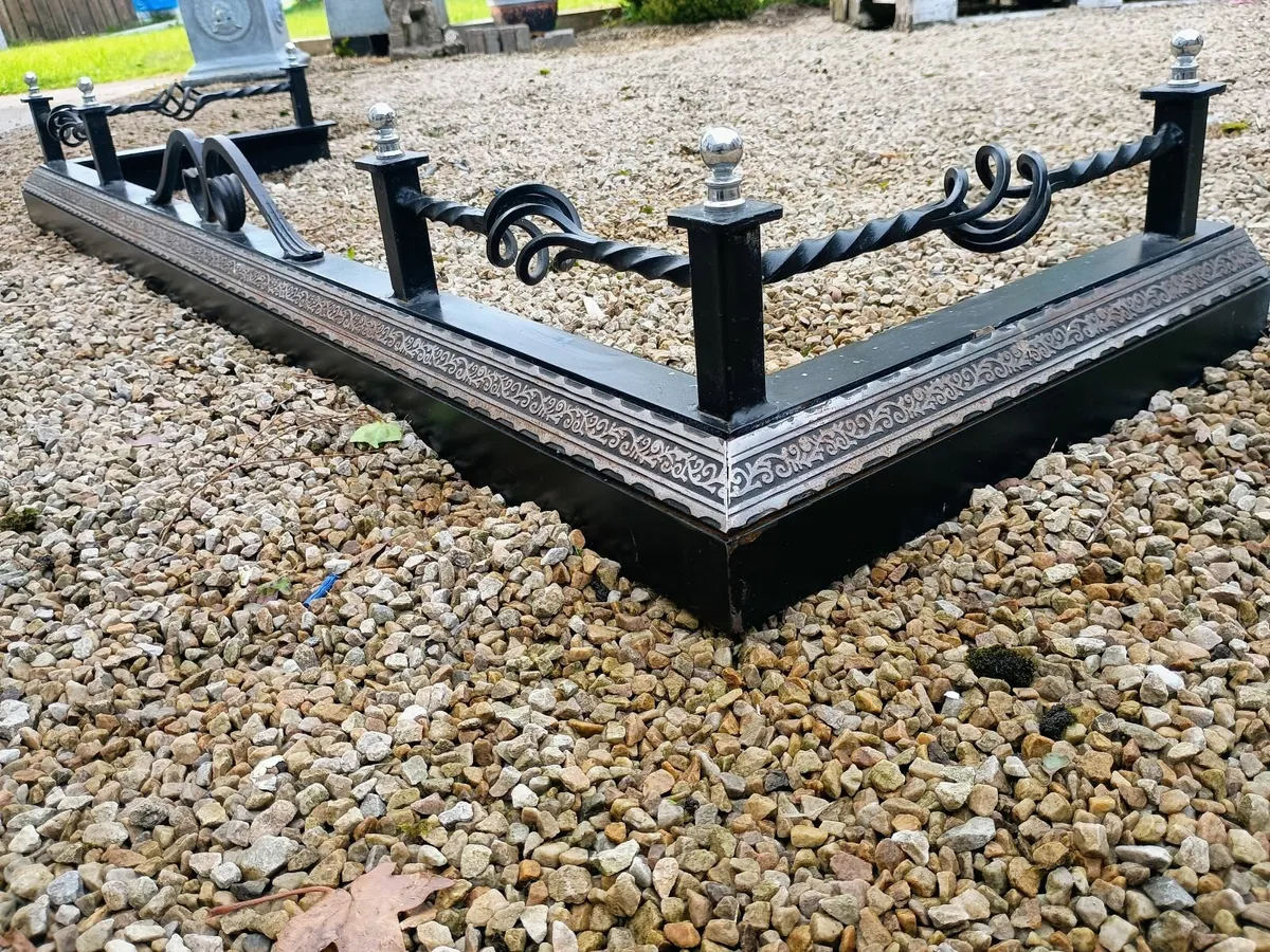 Fireplace fender - Image 1